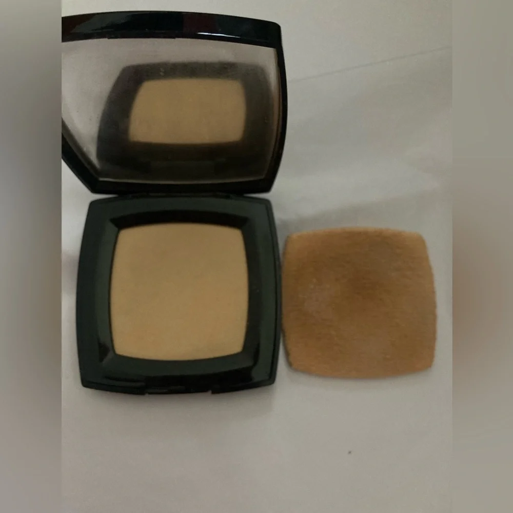 CHANEL Natural Finish Pressed Powder USED Vanille Translucent Sun Compact USED